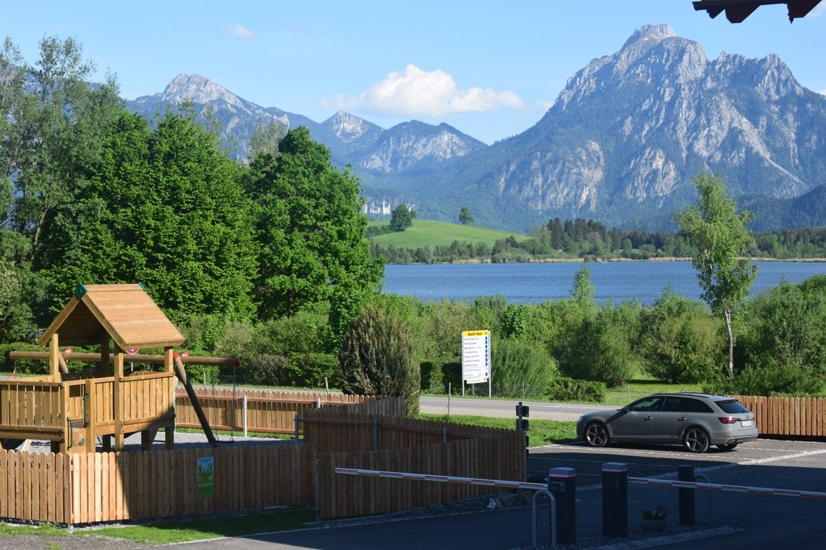 Campingplatz Haus Guggemos – Spielplatz Spielplatz auf dem Campingplatz Haus Guggemos mit Blick auf die Berge