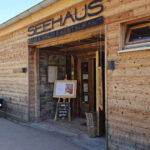 Seehaus am Badestrand am Hopfensee
