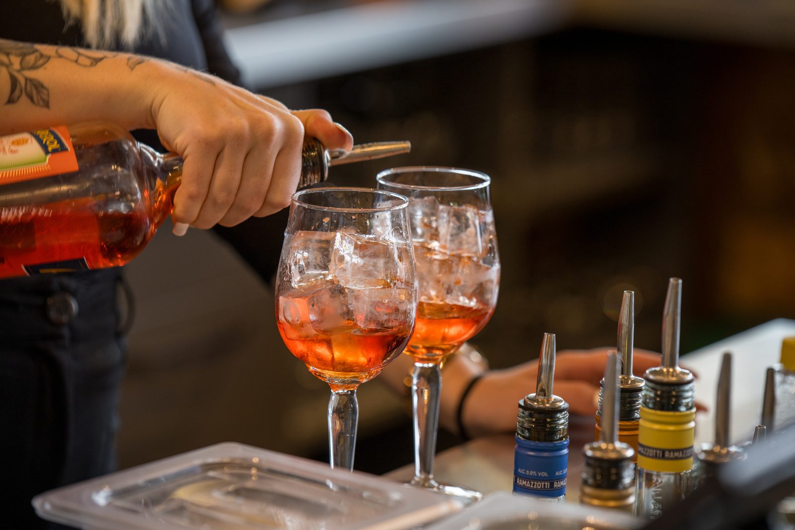 Seehaus Hopfensee – Bar und Aperitif Aperitif und Cocktails an der Bar des Seehaus Hopfensee